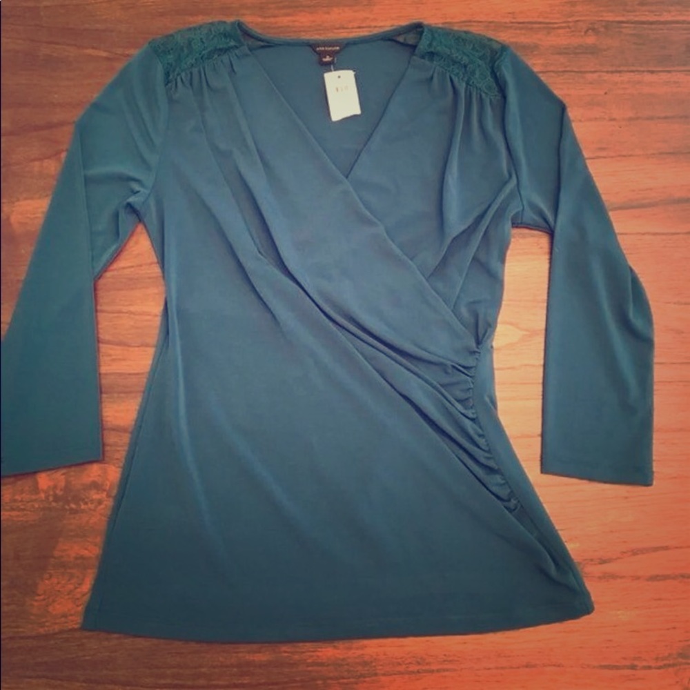 Ann Taylor hunter green blouse. 3/4 sleeve.